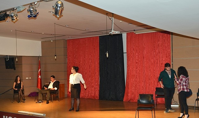 Çiğli Belediyesi’nin açacağı ücretsiz Doğaçlama Tiyatro Kursu ön kayıtları devam