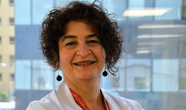 İnme aniden meydana geliyor ve acil tıbbi müdahale gerektiriyor.