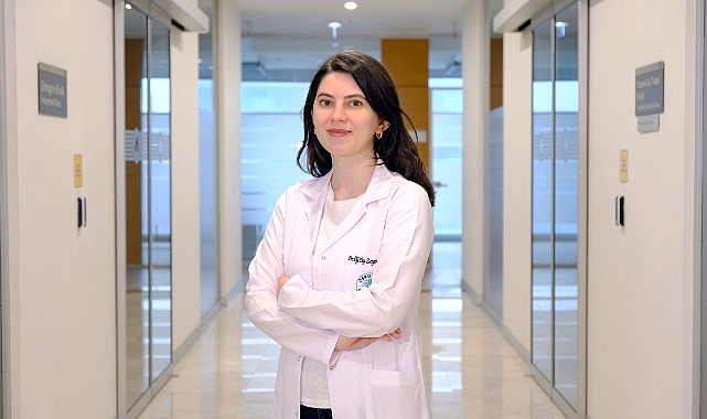 Normal fırçalamanın ardından ara yüz fırçası ile diş aralarını temizlemenin