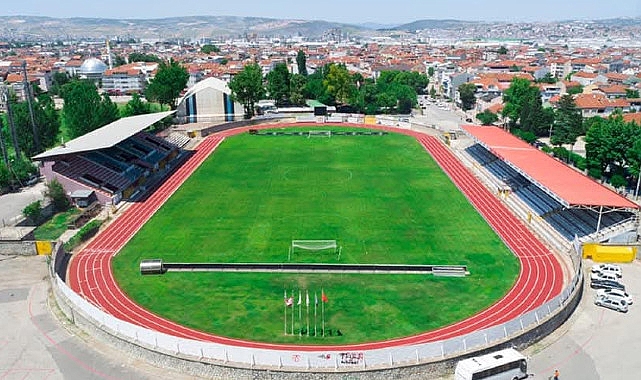 İnegöl İlçe Stadyumu Zemini Bakıma Alındı