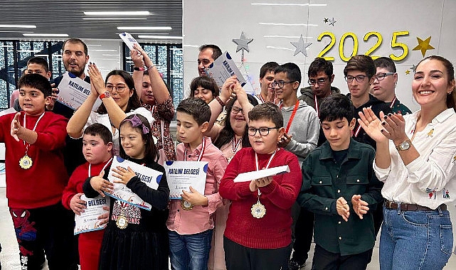 Havuz İzmir'de eğitim alan özel gereksinimli 40 çocuk kursiyer, yılı