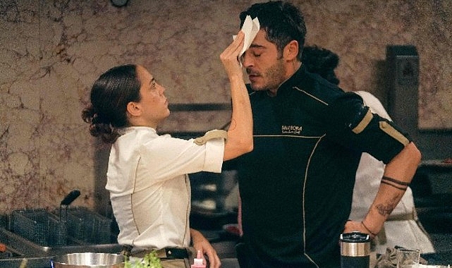 Burak Deniz ve Öykü Karayel’in başrollerinde yer aldığı, ikiliye zengin