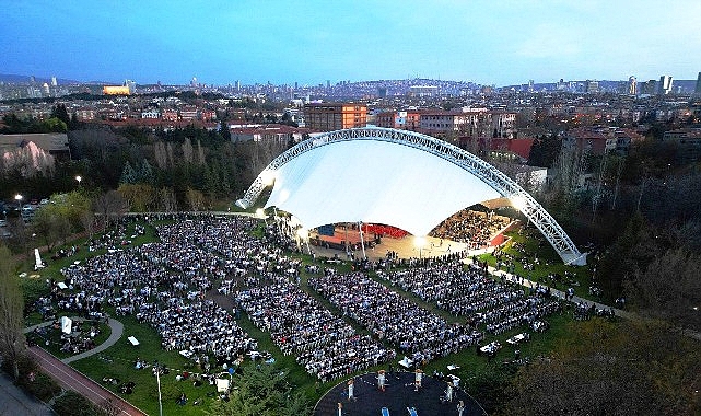 Ankara Üniversitesinde 8 bin öğrenci iftar sofrasında buluştu 