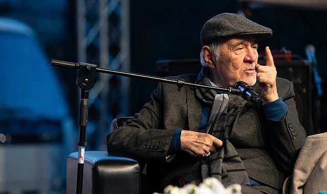 İlber Ortaylı ile Saraçhane'de bayram söyleşisi    "özgürlük