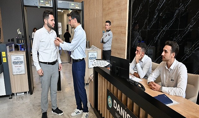 Manisa Büyükşehir Belediye Başkanı Ferdi Zeyrek, “28 Nisan Sağlıkçıya Şiddete