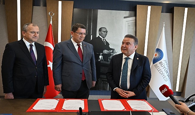      Antalya Büyükşehir Belediye Başkanı Muhittin Böcek,