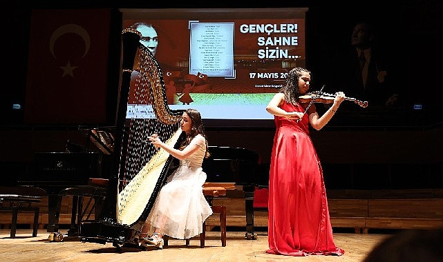 İzmir’in gençleri 19 Mayıs Atatürk’ü Anma Gençlik ve Spor Bayramı