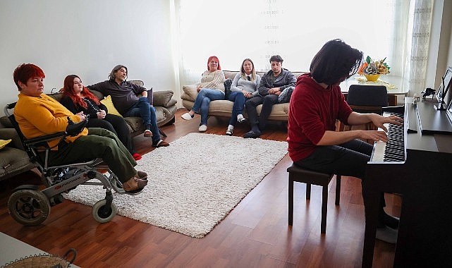 Antalya Büyükşehir Belediyesi İsmail Baha Sürelsan Konservatuvarı piyano bölümü öğrencisi