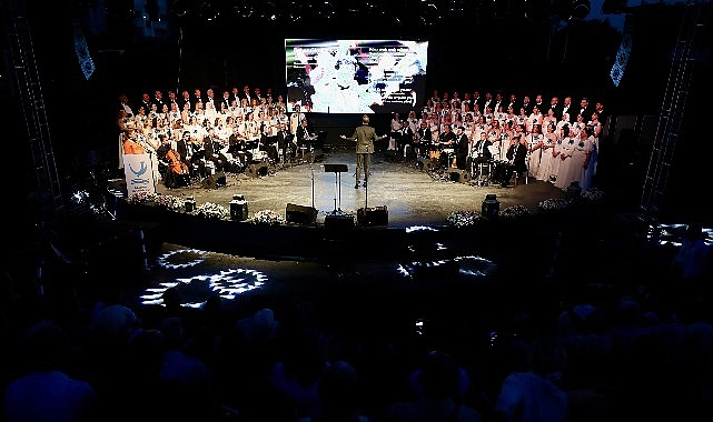 ASEV yıl sonu kültür sanat etkinlikleri kapsamında sahne alan Türk
