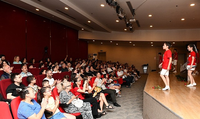 Çiğli Belediyesi Gençlik Tiyatrosu tarafından sahnelenen “Aynı Gemideyiz – 19