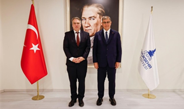 İzmir Büyükşehir Belediye Başkanı Dr.