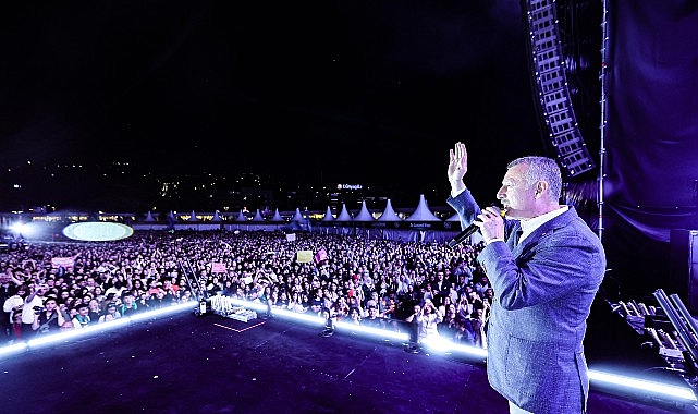 Kocaeli Büyükşehir Belediyesi tarafından yaptırılan İzmit Milli İrade Meydanı, ilk