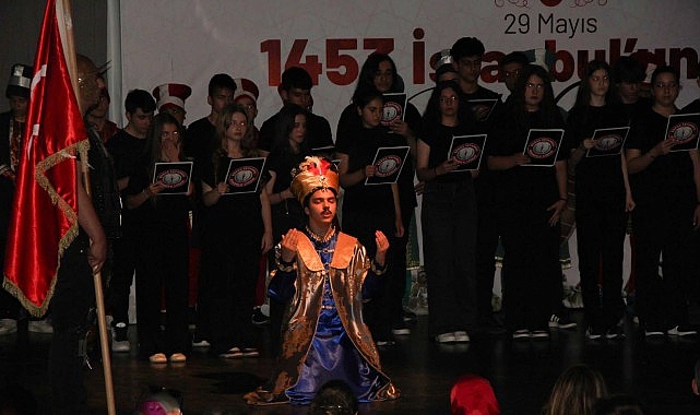 Canik Belediyesi'nin düzenlediği İstanbul'un Fethi programı büyük coşkuya sahne oldu.