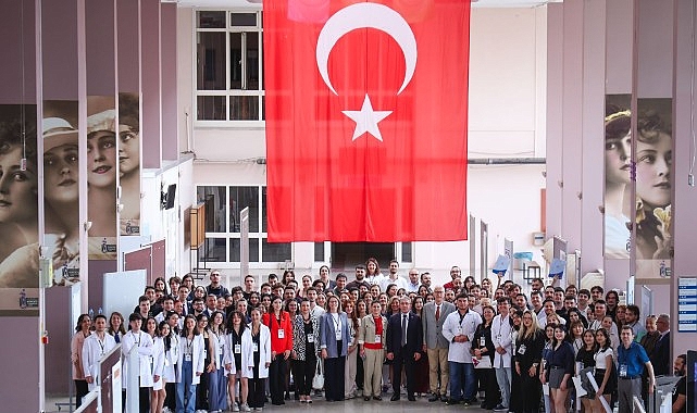 Dokuz Eylül Üniversitesi (DEÜ) Fen Fakültesi yürütücülüğünde 19 Mayıs Atatürk'ü