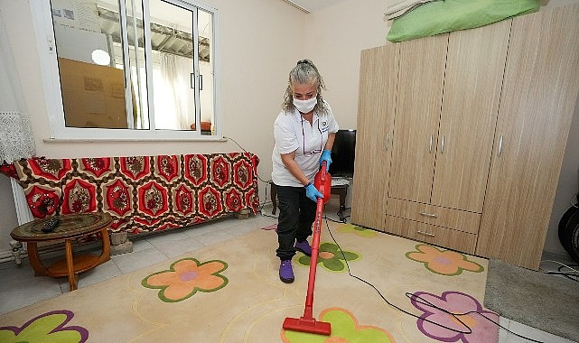 Gaziemir Belediyesi, sağlık sorunları yaşayan, ekonomik zorluk çeken yaşlı, engelli