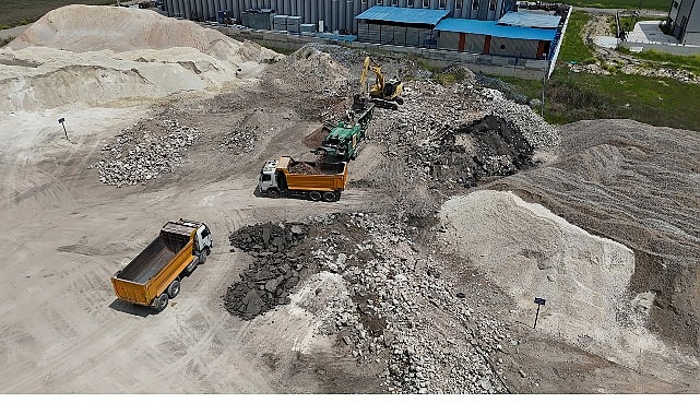 Lüleburgaz Belediyesi’nin İnşaat ve Yıkıntı Atıkları Geri Kazanım Tesisi’nde geri