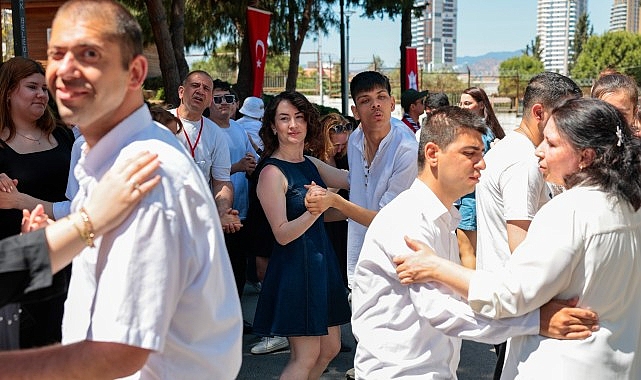 Konak Belediyesi’nin Engelliler Haftası kapsamında düzenlediği etkinlikler arasında Konak Engelsiz