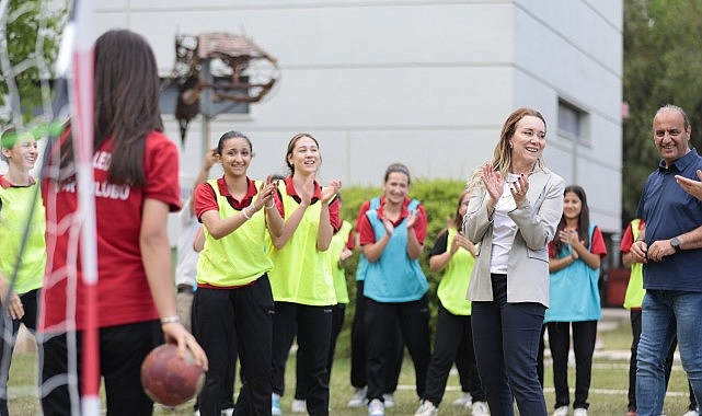 Konak Belediyesi’nin 19 Mayıs coşkusunu doyasıya yaşatan Gençlik ve Spor