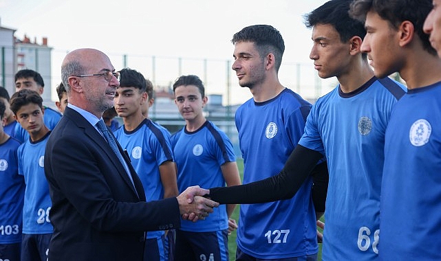 Selçuklu Belediyesi spora olan desteğini sporcuların motivasyonlarına katkı sağlayarak sürdürüyor.