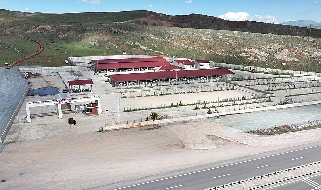 Sivas Belediyesi tarafından bu yıl Kovalı Mevkii’nde kurulan Kurban Pazarı’nda