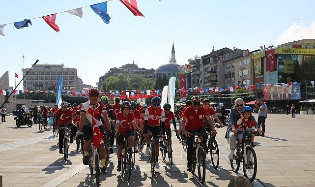 Kocaeli Büyükşehir Belediyesi tarafından gerçekleştirilen EnFest etkinlikleri kapsamında düzenlenen bisiklet