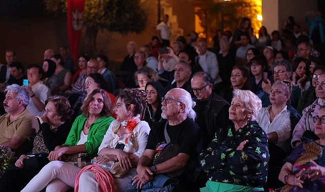 Konak Belediyesi’nin, kültür ve sanatı şehrin merkezine taşıyan mekanı Sanathnane,