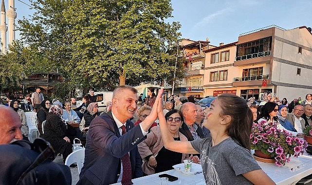 Gölcük Belediyesi’nin desteğiyle Ulaşlı’da muhtarlar tarafından düzenlenen Hıdırellez Şenliği, renkli