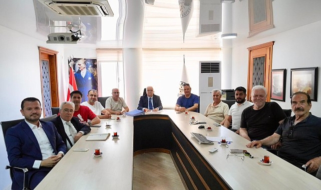 Burhaniye Belediyespor Kulübü’nde yönetim kurulu görev dağılımları yapıldı.