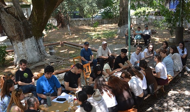 Ege Üniversitesi Edebiyat Fakültesi Sosyoloji Bölümü öğretim üyesi Prof.