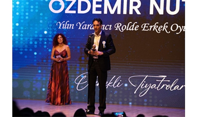 Türk tiyatrosunun duayeni, akademisyen, yönetmen, yazar ve çevirmen  Prof.