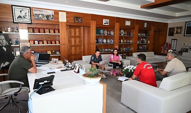 Kemer Belediyesi Voleybol Antrenörü Vedat Demirel, Basketbol Antrenörü Nilüfer Bağcı,