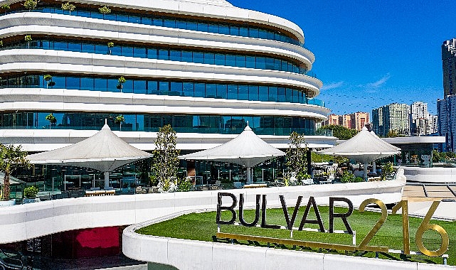 Ataşehir’in kalbinde yer alan Bulvar 216, Temmuz ayında müzik, sanat