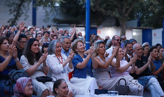 Burhaniye Belediyesi Kadınlar Korosu tarafından hazırlanan “Kenan Sucuoğlu Yardım Konseri”,