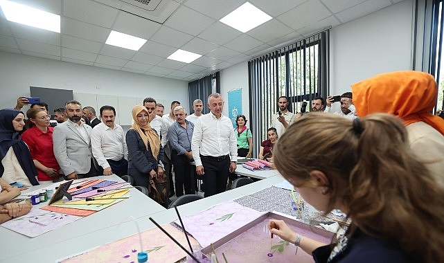 Başiskele Cahit Zarifoğlu Akademi Lise yeni hizmet binası tanıtıldı.