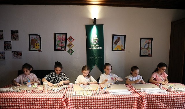 İnegöl Belediyesi yaz tatilinde düzenlediği ücretsiz Sanat Atölyesi etkinlikleriyle çocukların