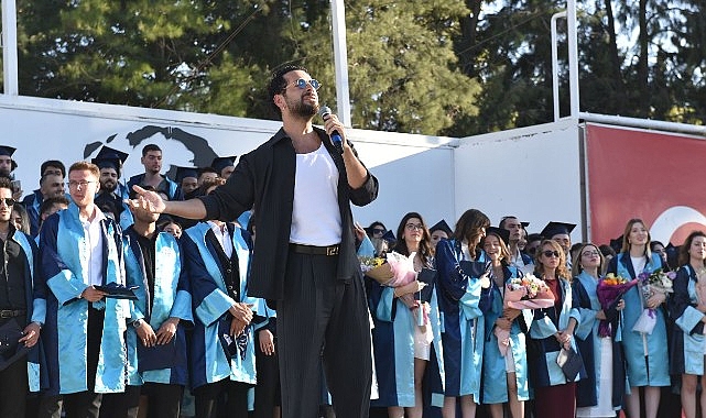 Ege Üniversitesi İletişim Fakültesinde 56’ncı dönem mezunları düzenlenen törenle sektöre