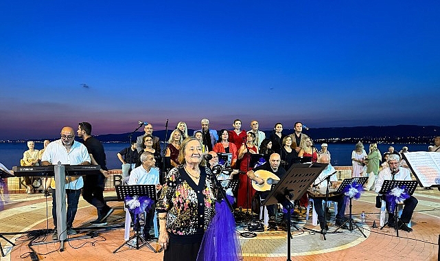 Gölcük Belediyesi Türk Sanat Müziği Korosu, Değirmendere Yüzbaşılar Mahallesi'ndeki amfide