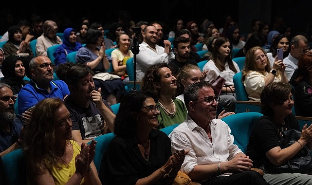 Kocaeli Büyükşehir Belediyesi’nin gençlere armağanı olan Halkevi Gençlik Merkezi’nde sanatla dolu