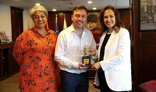 Karşıyaka Belediye Tiyatrosu oyuncusu Yıldırım Önür, 6.