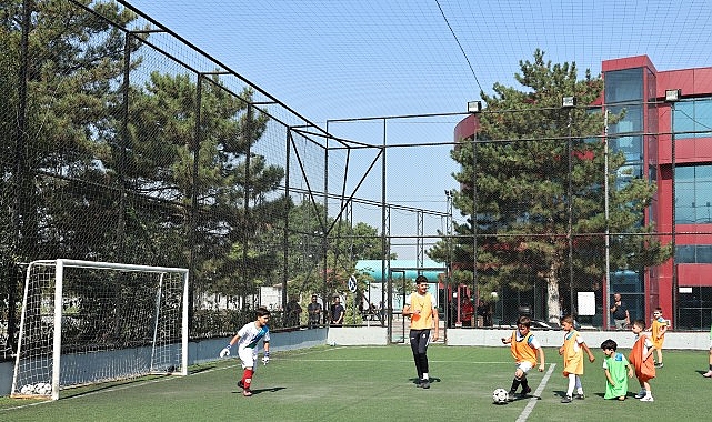 Nilüfer Belediyesi’nin Nilüfer Belediyespor Kulübü iş birliğiyle düzenlediği Yaz Spor