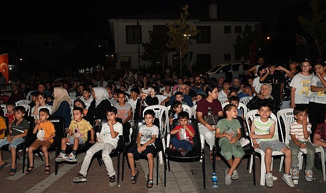 Osmangazi Belediyesi’nin vatandaşların keyifli yaz akşamları geçirebilmesi için açık havada