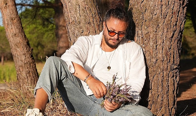 Çok Güzel Hareketler Bunlar'ın sevilen oyuncularından Engin Demircioğlu, sahnedeki başarısından