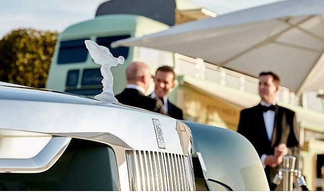 Rolls-Royce kullanıcılarına özel geliştirilen Whispers uygulaması ile markanın lüks ve