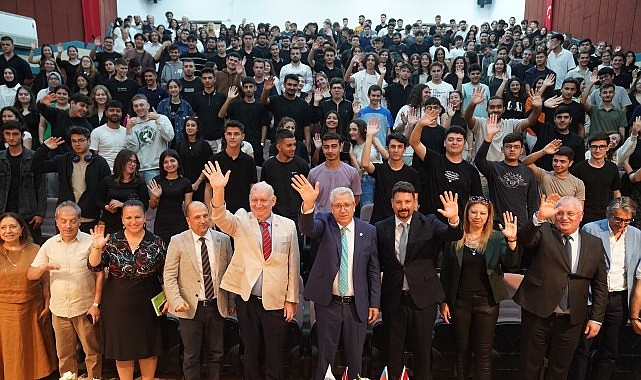 Türkiye’nin dördüncü, Ege Bölgesinin ilk üniversitesi olarak 1955 yılında kurulan