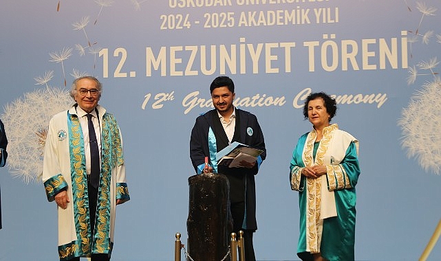 Haliç Kongre Merkezi’nde düzenlenen mezuniyet töreninde 12’nci yıl ön lisans, lisans