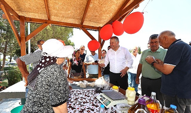 Urla Belediyesi, yerel üreticileri doğrudan tüketiciyle buluşturan Uzunkuyu Üretici Pazarı’nı