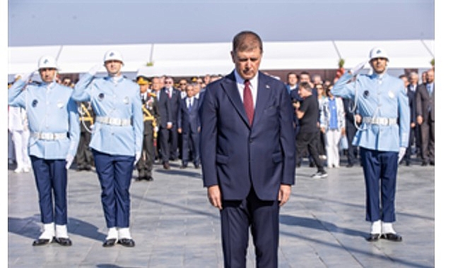 İzmir’de 30 Ağustos Zaferi’nin 103’üncü yıl dönümü kutlamaları Cumhuriyet Meydanı'nda