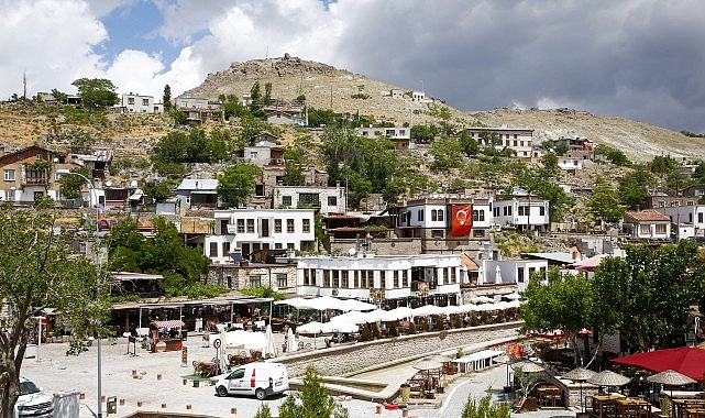Selçuklu Belediye Başkanı Ahmet Pekyatırmacı, YKS tercih sonuçlarının açıklanmasının ardından