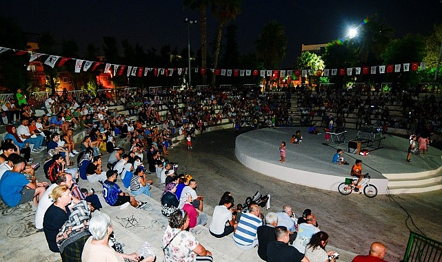 Bornova Belediyesi’nin 17 Temmuz’da Büyükpark’ta başlattığı Yaz Açıkhava Sinema Günleri,