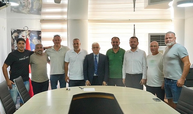 Burhaniye Belediyespor Futbol A Takımı, 2025-2026 sezonu öncesinde teknik heyetini